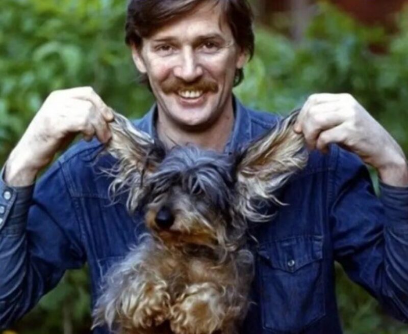 Александр Абдулов со своей любимицей Авоськой.