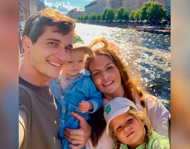 Матвей Лыков с дочерьми Сьенной и Лу.