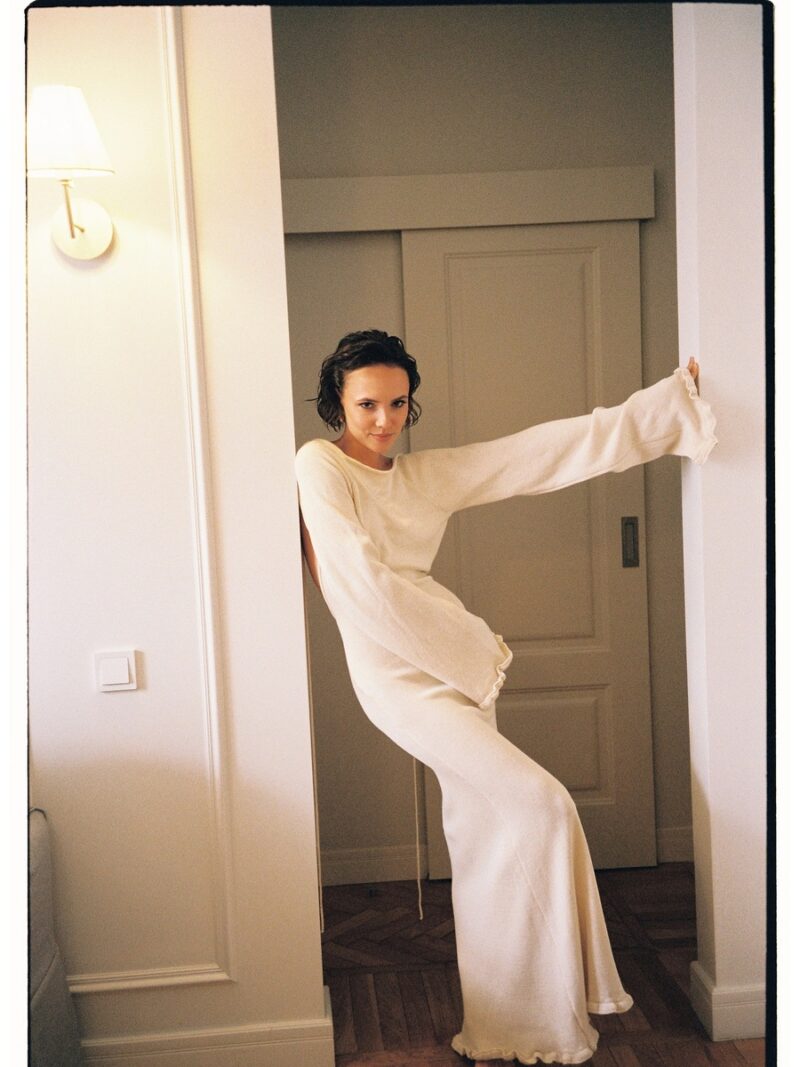 Стася Милославская на красной дорожке.