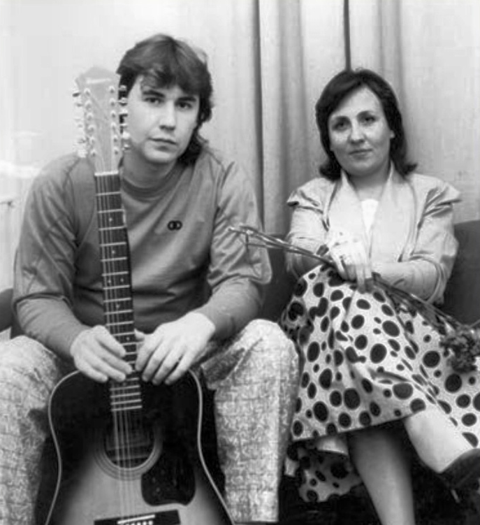 Сцена стала для них главным семейным психотерапевтом.