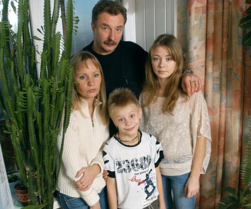 Карина Разумовская в детстве.
