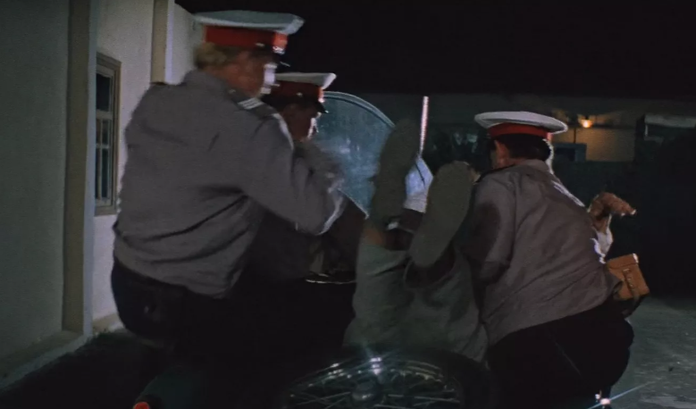 Сцена из легендарной «Бриллиантовой руки».