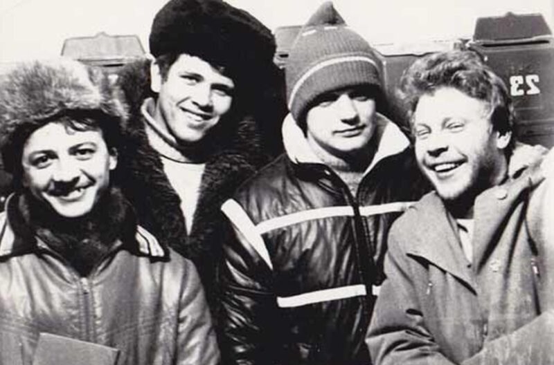 Юный Константин Лавроненко (второй справа) в театральном кружке