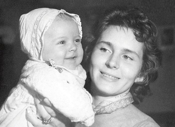 Кира Мачульская с дочерью Аленой, рожденной от Юрия Яковлева.