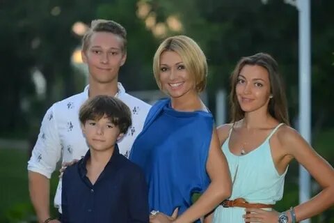 Анжелика Агурбаш и её сын Анастас.