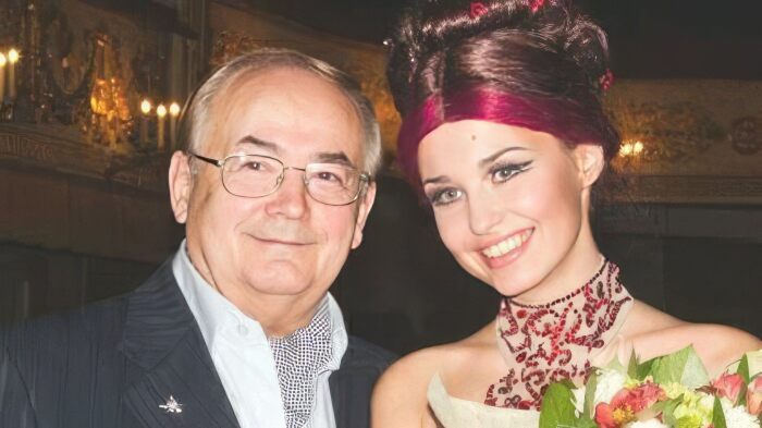 Три удара судьбы в 33 года : Аглая Шиловская пережила смерть отца, скрыла развод и тайно вышла замуж за 49-летнего актёра