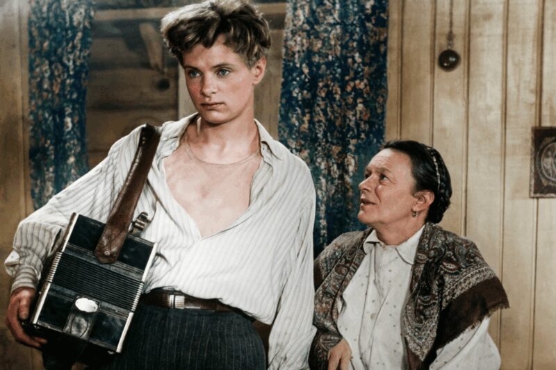 Леонид Харитонов и Татьяна Пельтцер, сыгравшая его мать в фильме 