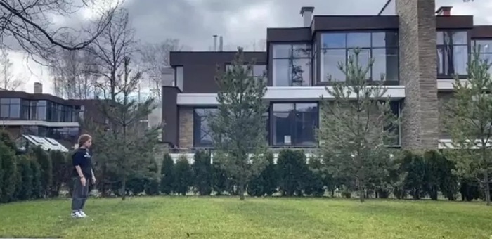 Изысканный интерьер дома, выполненный в стиле ар-деко.