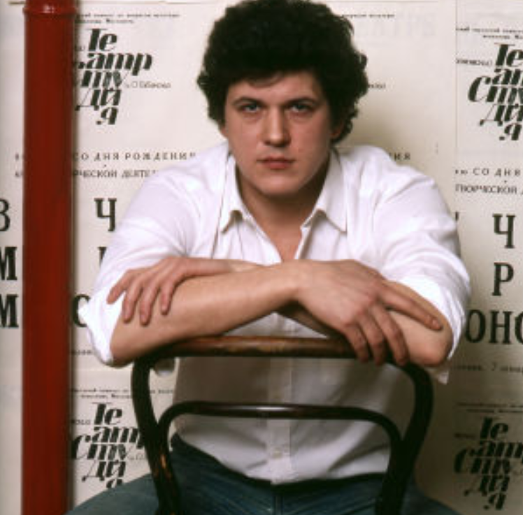 «Открыл счет»: почему 33-летний Игорь Нефедов, молочный брат Антона Табакова, свел счеты с жизнью после разрыва с женой и учителем