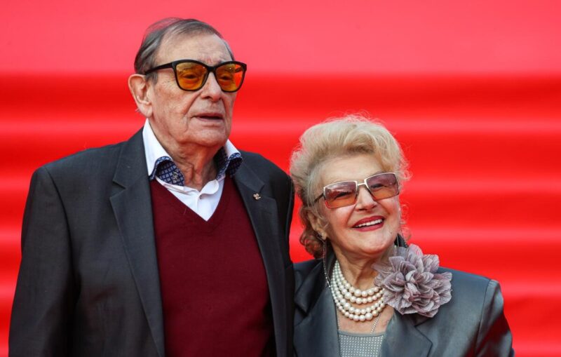 Анатолий Мукасей, оператор и надёжный супруг Светланы Дружининой, с которым они вместе уже много десятилетий.