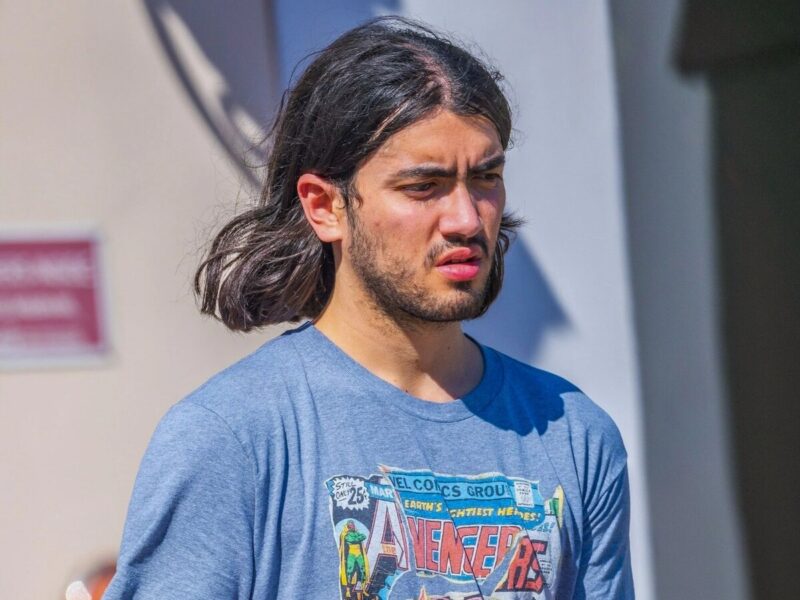 Биджи Джексон, младший наследник Майкла, предпочитающий держаться в тени.