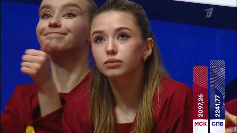 Камила Валиева во время выступления: кадр с прямого эфира «Первого канала»