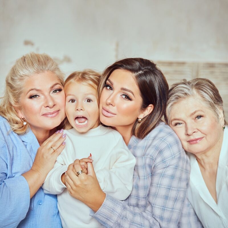 Симба растёт настоящей красавицей, похожей на маму.