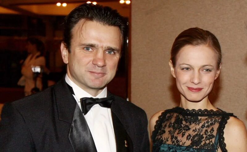 Уютный двухэтажный дом в Подмосковье — тихое убежище Тимура Кизякова и его семьи.