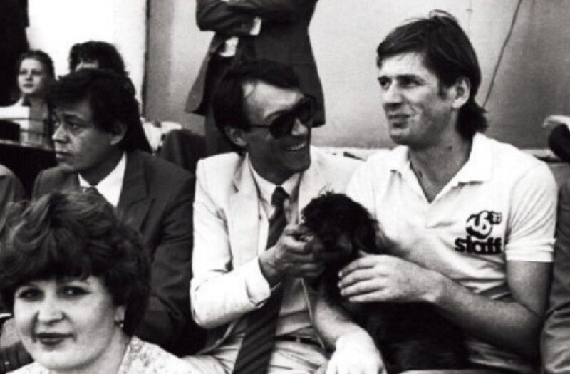 Неразлучный дуэт: Абдулов и Авоська на футбольном матче в компании друзей Олега Янковского и Николая Караченцова.