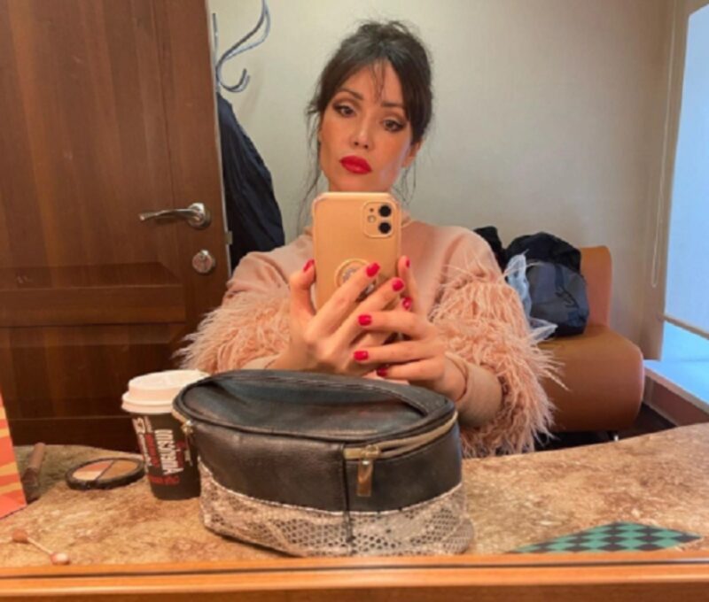 Взрослая Александра, унаследовавшая черты знаменитой матери.