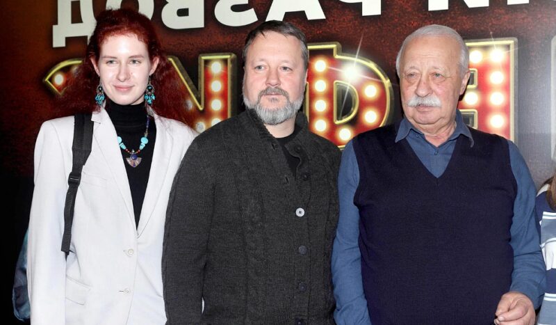 Леонид Якубович с сыном Артемом и дочерью Варварой.