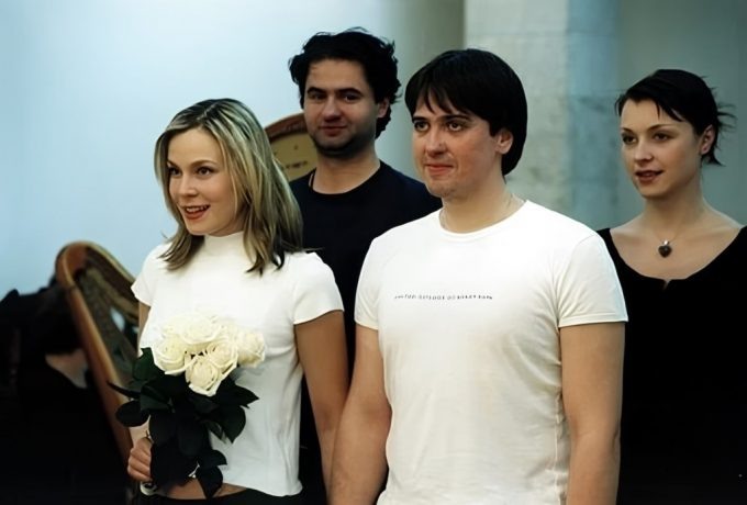 Мария Куликова и Денис Матросов в день своей свадьбы, ставшей результатом шутливого, но серьёзного предложения актрисы.