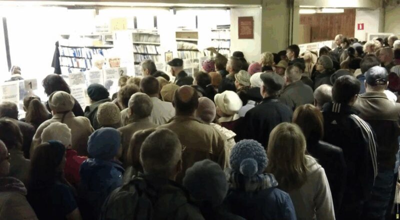 «Денег нет, держитесь»: почему в 10 регионах люди «умирают по дороге», а поручение Путина и 8 триллионов не спасут медицину от кадрового голода