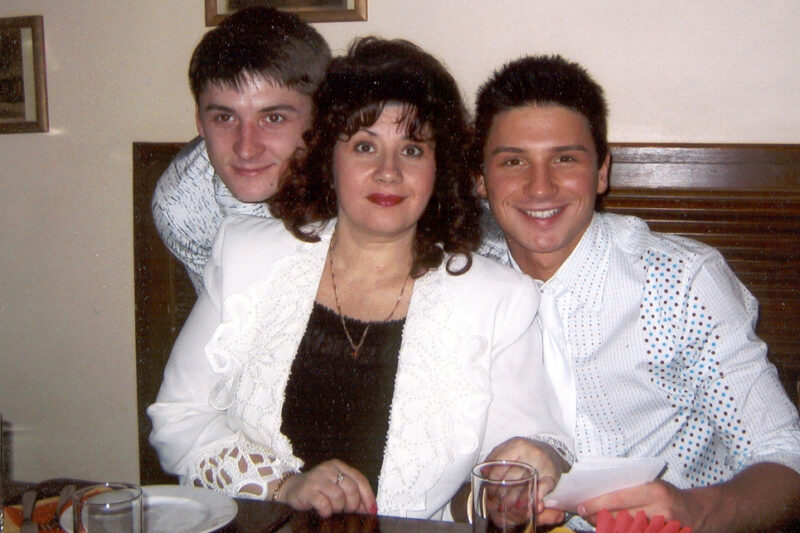 Дважды скрывал детей и пережил смерть брата : Сергей Лазарев: почему в 43 артист ни разу не был женат и что сказала «Натальная карта»