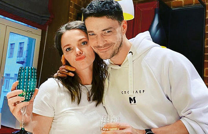 Отцовская стать, материнская красота: сын Боярской и Матвеева в 14 лет покорил Сеть, а его мама сделала громкое заявление