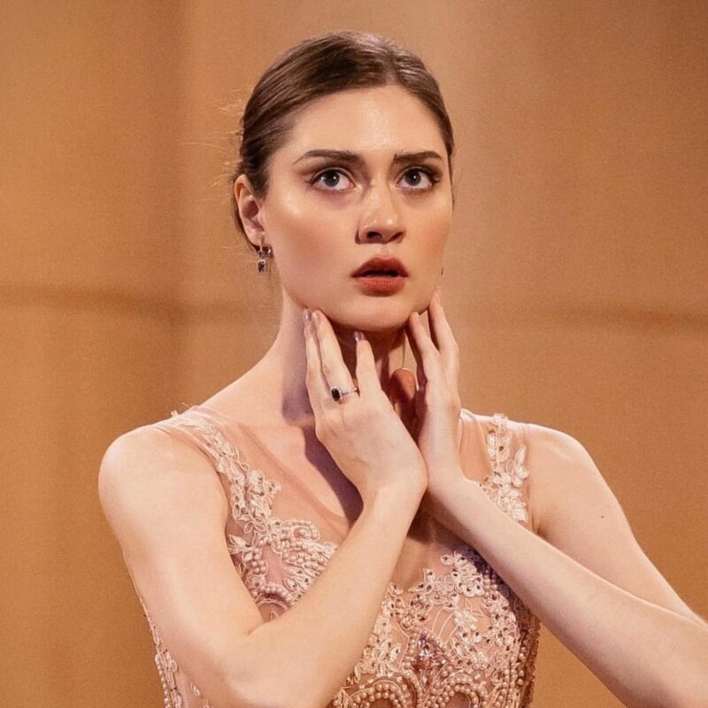 «Я там рыдаю, переживаю…»: как оперная дива Эльмира стала звездой «Голоса» после трех провалов в консерватории