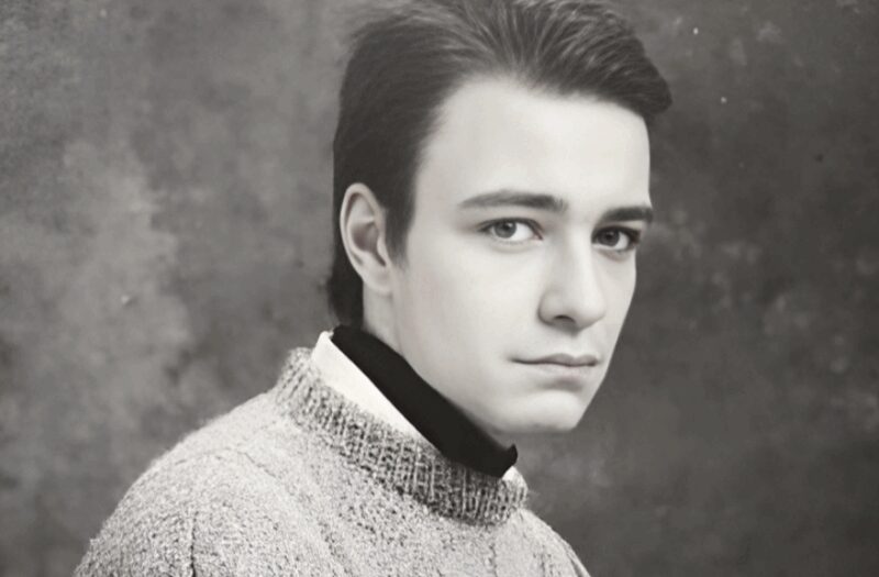 Юный Кирилл Гребенщиков, который поначалу не стремился на сцену.