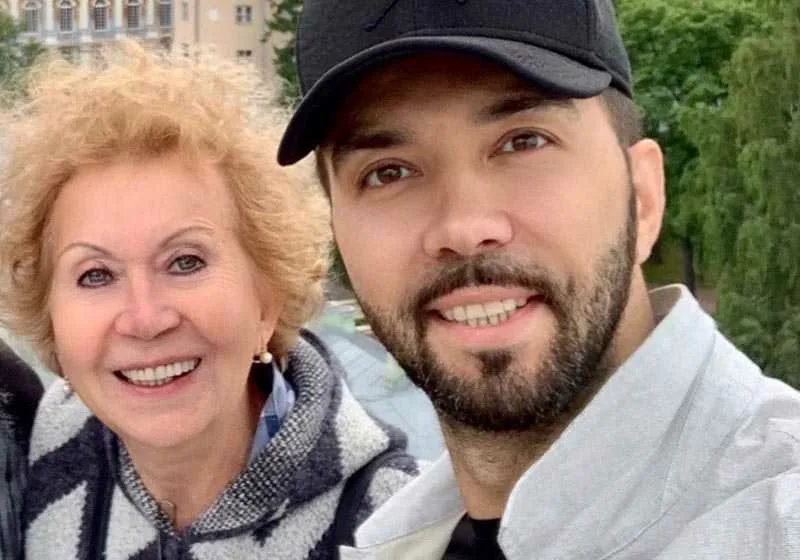 Спокойствие и мудрость: Ирина Клявер сегодня, окруженная любовью семьи.