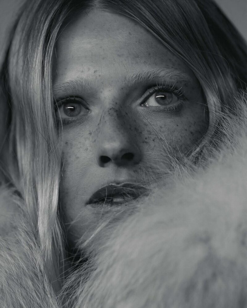 Счастливая мама и успешная актриса.