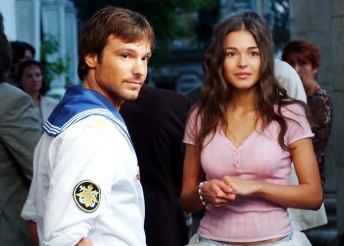 Кадр из фильма «Жара», где зародился страстный, но драматичный роман Агнии Дитковските и Алексея Чадова.