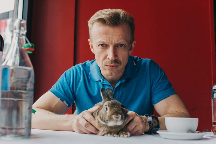 Антон Комолов: как вундеркинд-технарь стал голосом поколения и почему его слава угасла