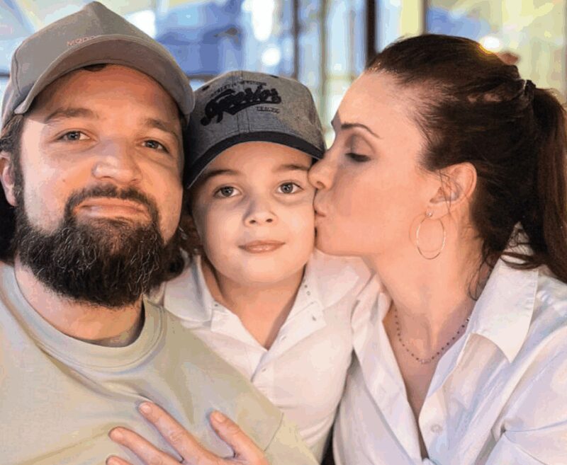 Александра Урсуляк и Андрей Розендент стали родителями сына Владимира