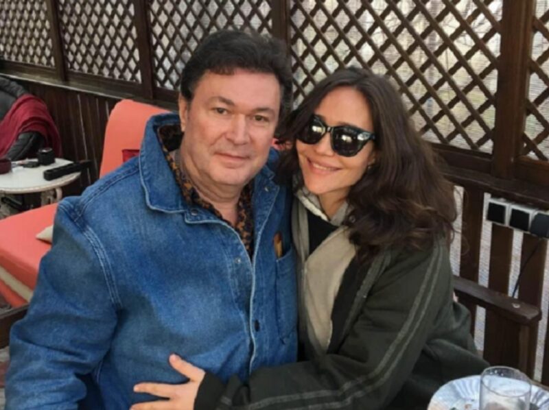 Александра Самохина рядом с отцом Александром.