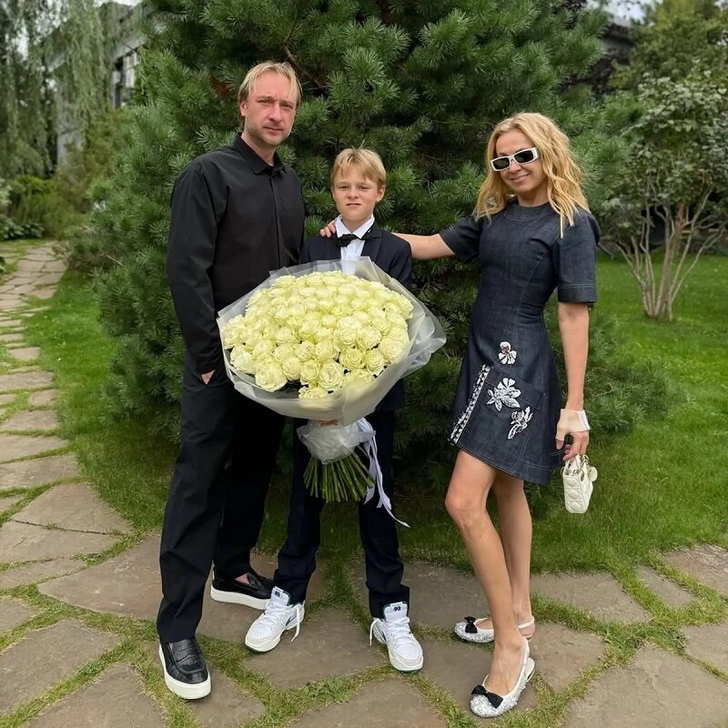 Евгений Плющенко с младшим сыном на спортивном шоу