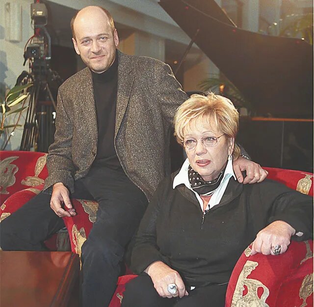 Денис Евстигнеев с мамой Галиной Волчек