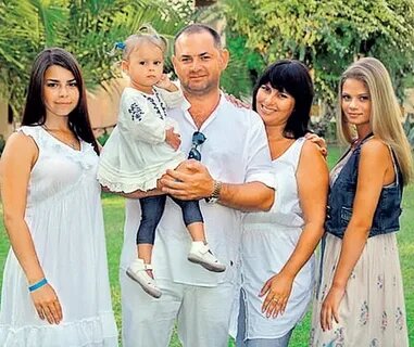 Никита Пресняков и Алёна Краснова познакомились благодаря дачному соседству.