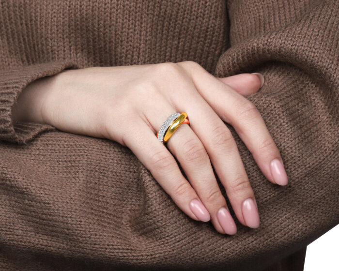 Триединство страсти и верности: Как кольцо Cartier Trinity покорило мир, став символом эпох и звёзд