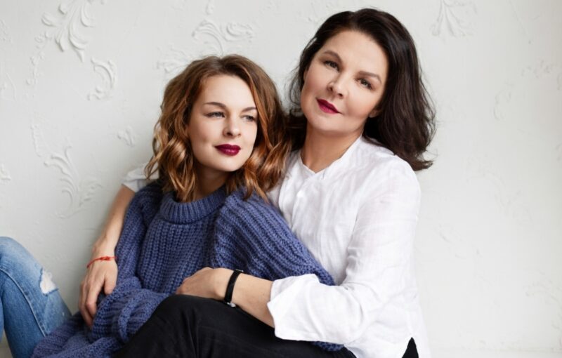 Дарья Урсуляк и Лика Нифонтова: сходство в мимике и манере.