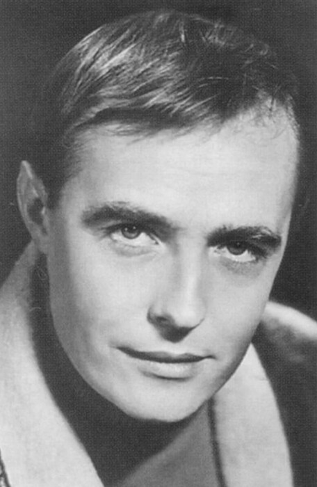 Эдуард Марцевич страдал от избытка женского внимания. 