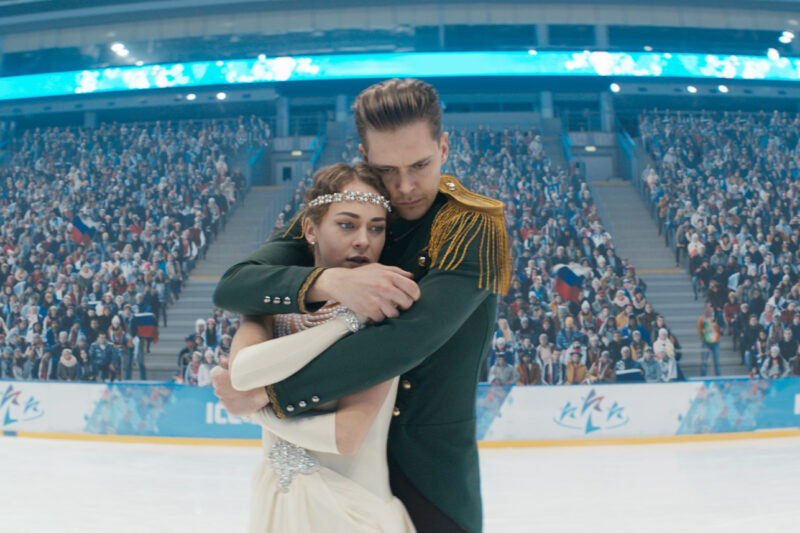 Путь Аглаи Тарасовой: бунтарство, звездные романы и неожиданное задержание с вейпом