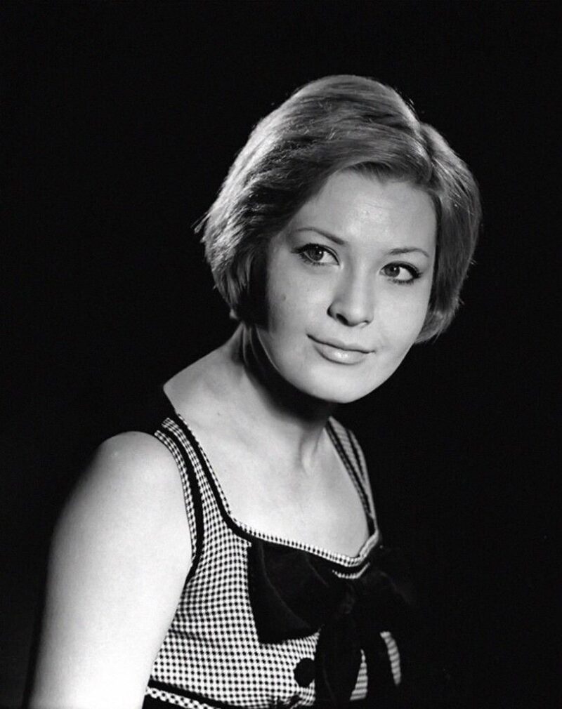 Лев Збарский – харизматичный художник и первая большая любовь Максаковой.