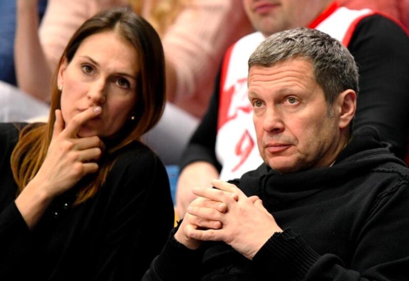 Семейное фото в кругу близких