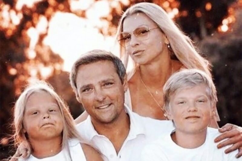 Семейное счастье: Юрий с детьми.