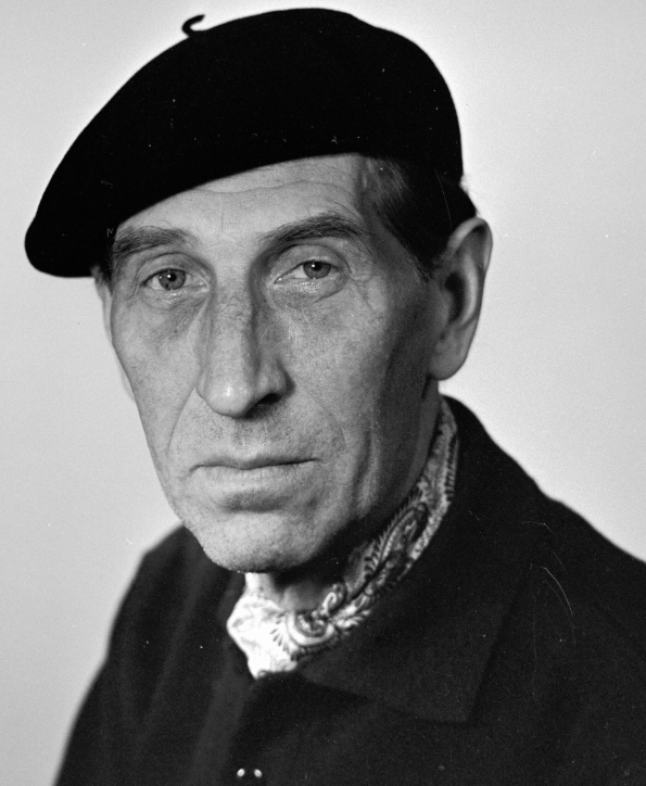 Последние годы жизни артист провел в одиночестве и забвении.