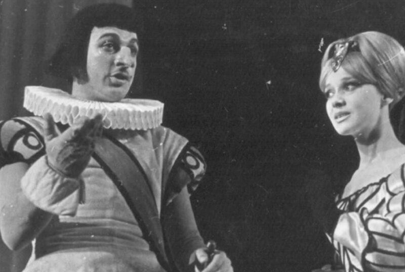 Людмила Гурченко и Игорь Кваша на сцене в постановке «Сирано де Бержерак».