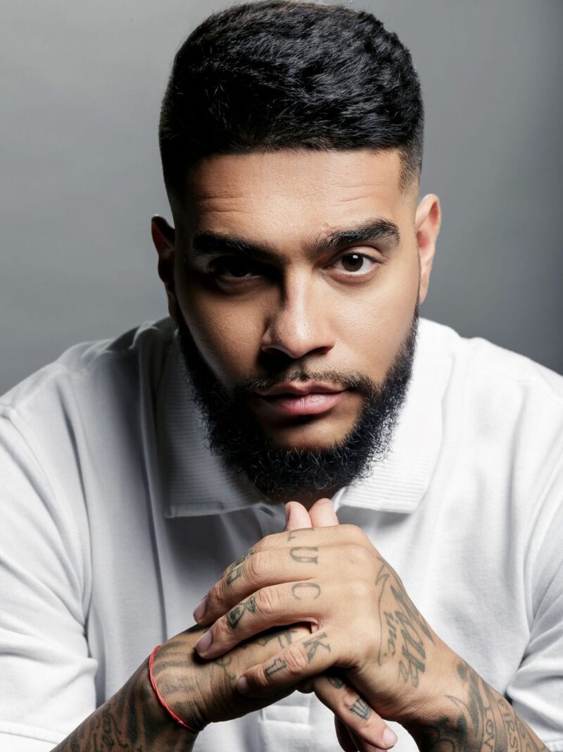 Скандальная фотосессия: 12-летняя дочь Тимати примерила образ "девочки-киллера" из "Леона"