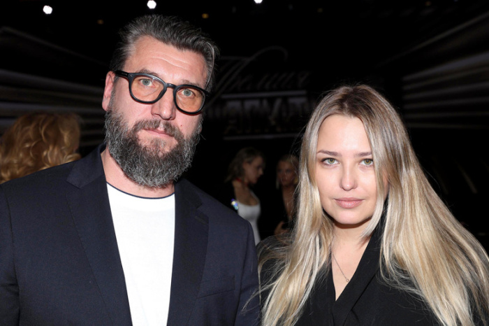 Три удара судьбы в 33 года : Аглая Шиловская пережила смерть отца, скрыла развод и тайно вышла замуж за 49-летнего актёра