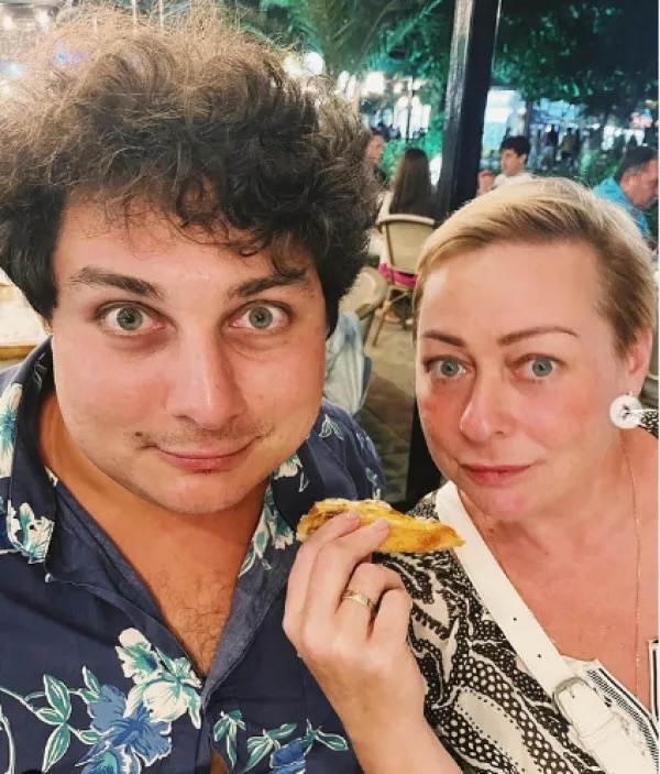 Мария Аронова с сыном, который стал её опорой в студенческие годы