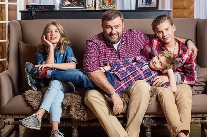 От Безрукова до Цыганова: как живут самые многодетные отцы российского шоу-бизнеса