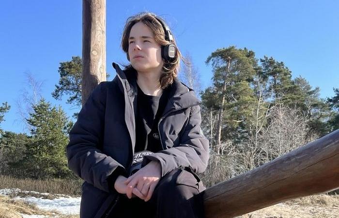 Отцовская стать, материнская красота: сын Боярской и Матвеева в 14 лет покорил Сеть, а его мама сделала громкое заявление